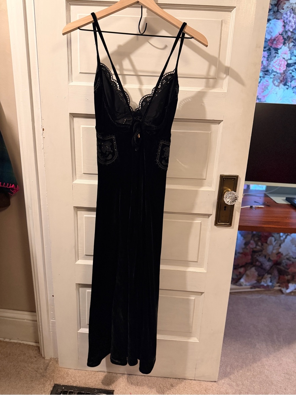 FARM Rio Black Velvet Slip with Lace Appliqué - Picture 6 of 12